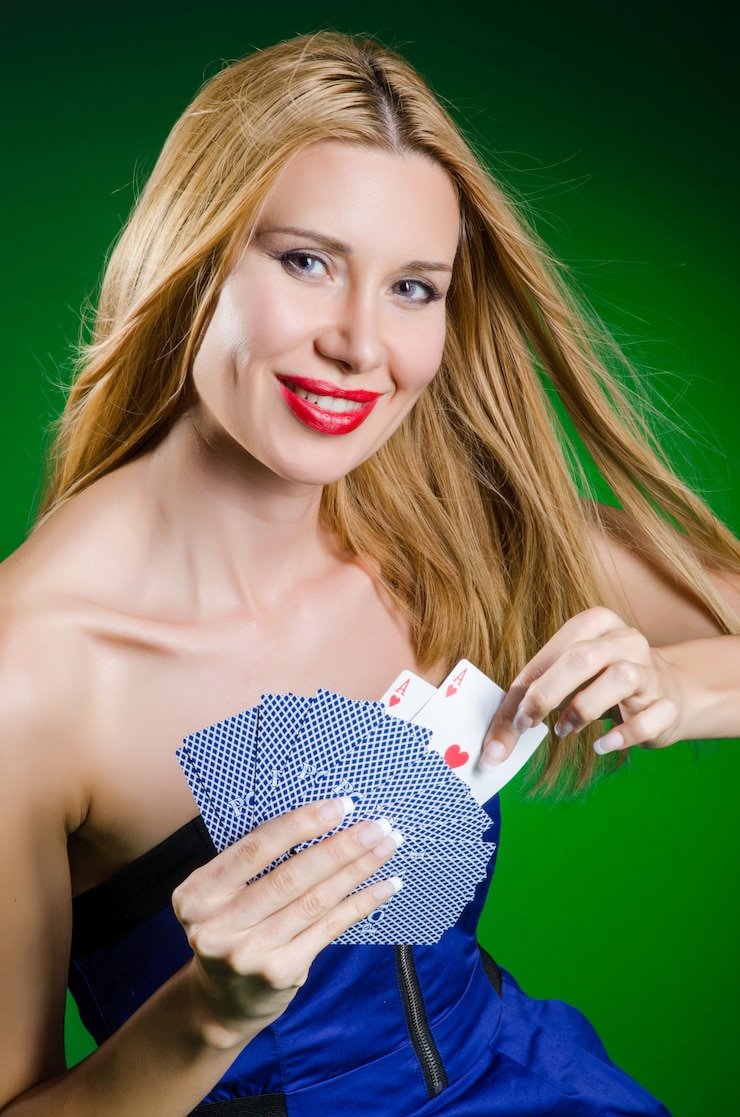 Live Big Time Gaming dealer at deragon4d studio conducting Andar Bahar round
